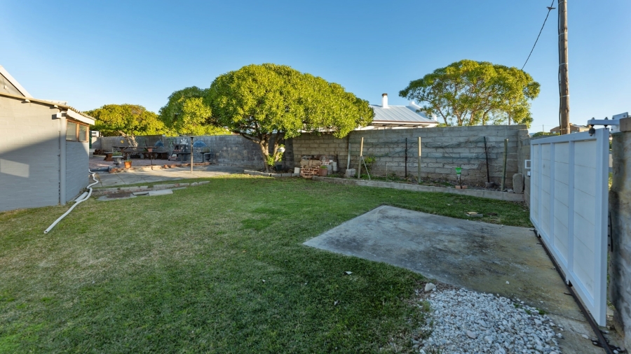 4 Bedroom Property for Sale in Struisbaai Western Cape